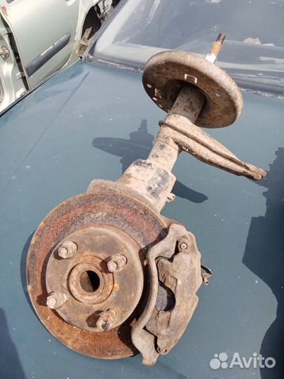 Кулак поворотный правый Audi 100 44 кузов