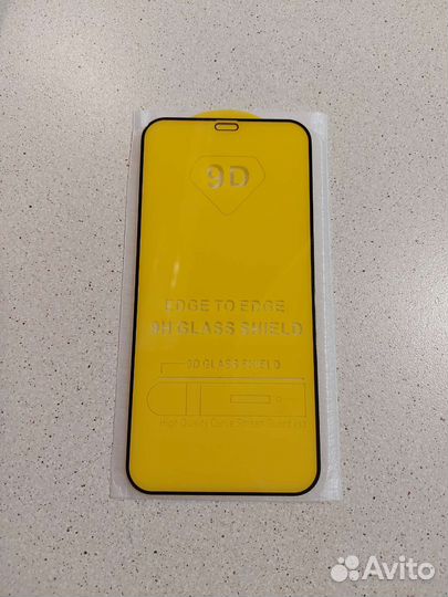 Защитное стекло на iPhone