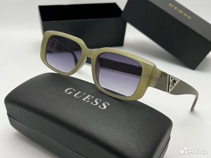 Солнцезащитные очки guess