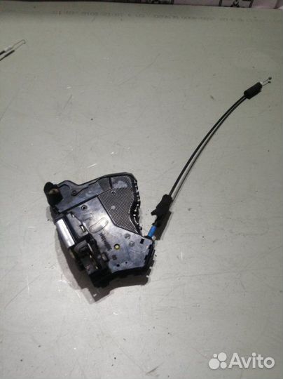 Замок двери Toyota Rav4