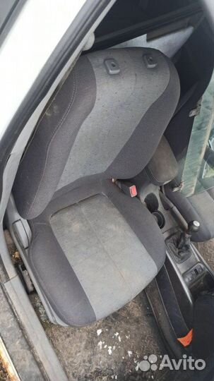 Сиденья комплект Hyundai Elantra 3 Xd G4ED 1.6