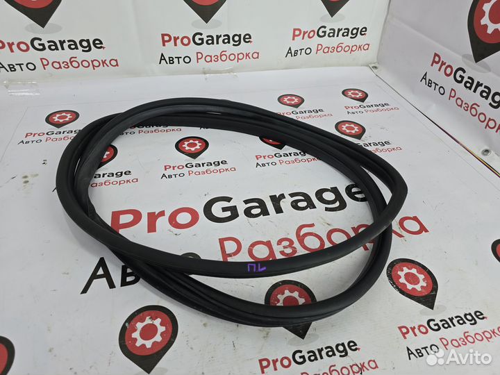 Уплотнитель двери передней левой Geely Coolray джи