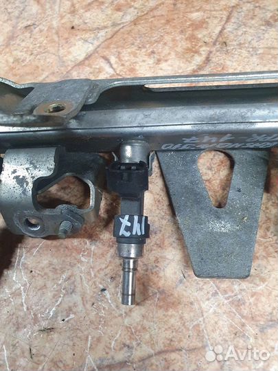 Топливная рампа с 4мя форсунками 1.6 HR16DE Nissan