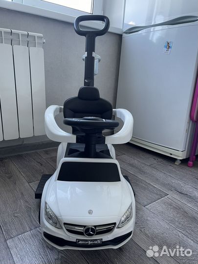 Машинка каталка с ручкой