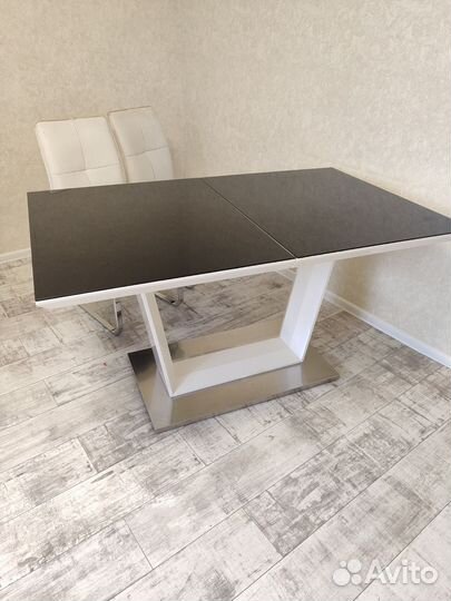 Стол обеденный