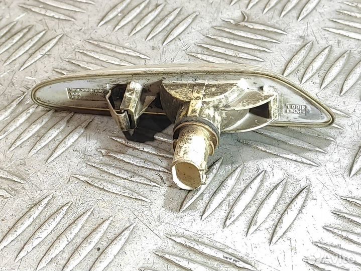 Повторитель в крыло левый Bmw X3 e83 2004-2010