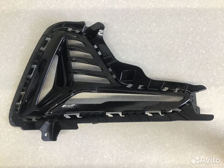 Рамка противотуманой фары правой Hyundai Sonata VI