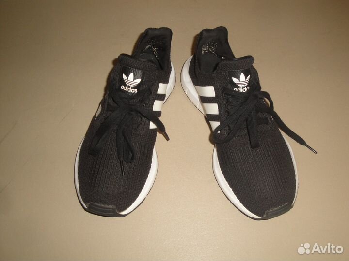 Кроссовки Adidas 40,5р оригинал