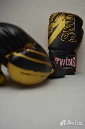 Боксерские перчатки 10 oz