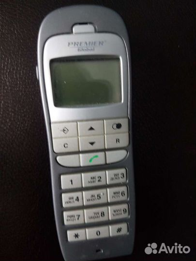 Радиотелефон (база +трубка)