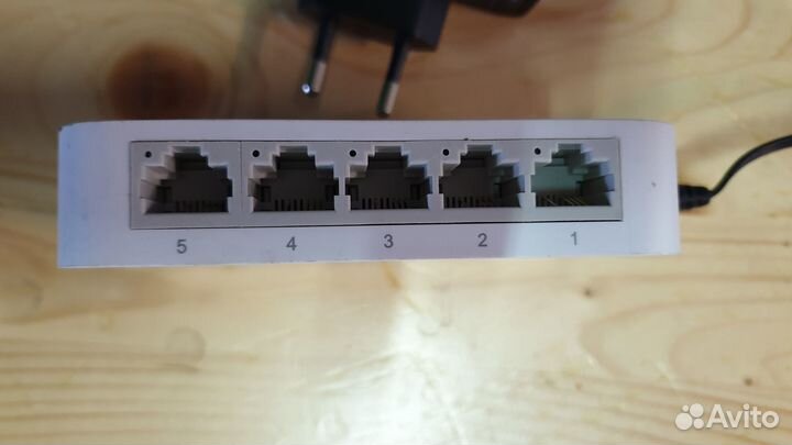 Коммутатор TP-Link LS1005D