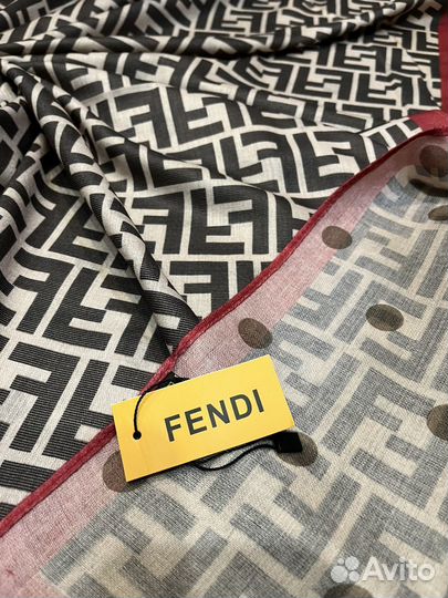 Платок шерстяной Fendi бежевый двухсторонний