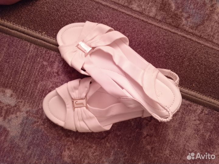 Босоножки женские