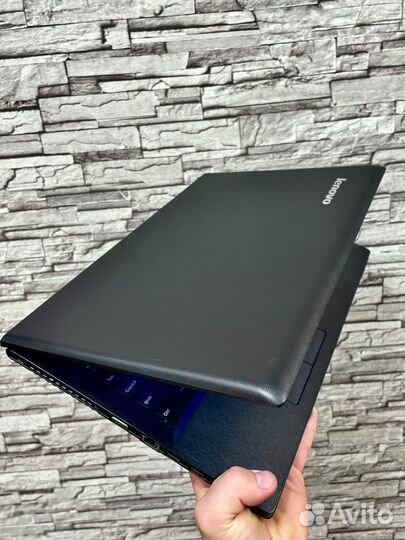 Ноутбук Lenovo с гарантием