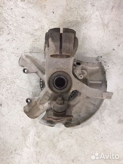 Кулак Передний правый Шкода октавия 04-13