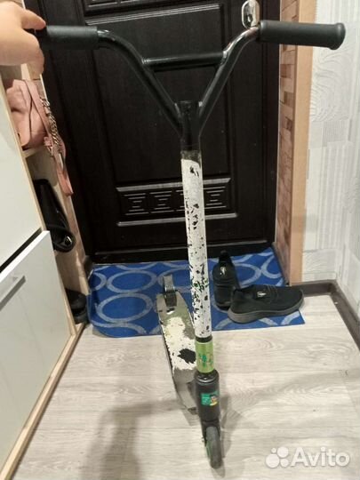 Трюковой самокат имеется