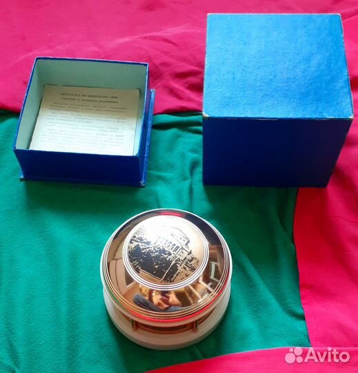 Пудреница заводная,коробка.в ремонт.оригинал СССР