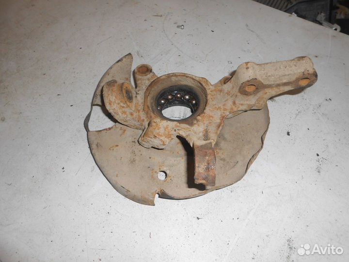 Кулак поворотный передний правый (Nissan Almera)