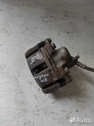 Суппорт передний левый Renault sandero 1