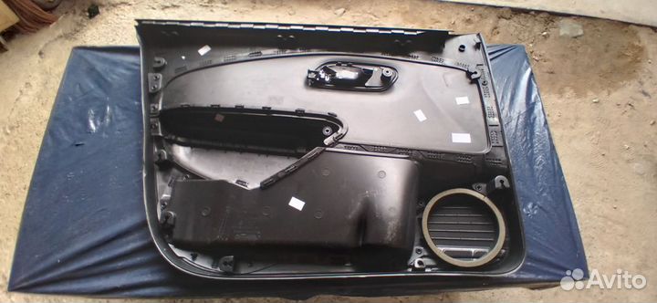 Обшивка двери передней правой Volkswagen Polo