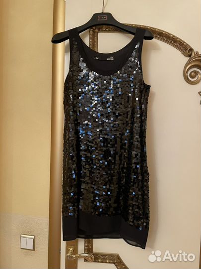 Платье в пайетках Moschino