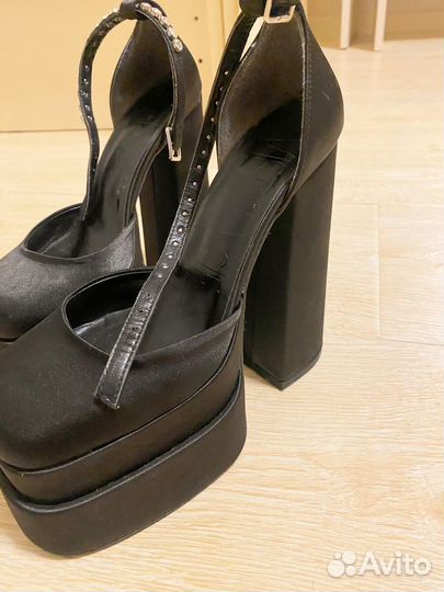 Обувь на высоком каблуке