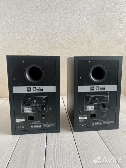 Студийные мониторы JBL 305P MkII