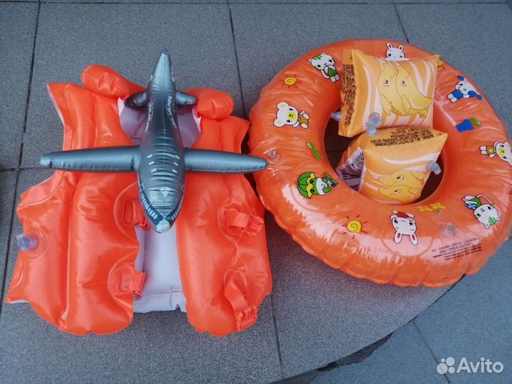 Надувной круг пончик