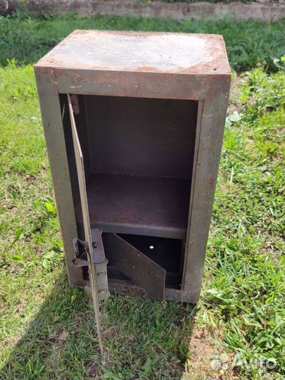 Сейф металлический