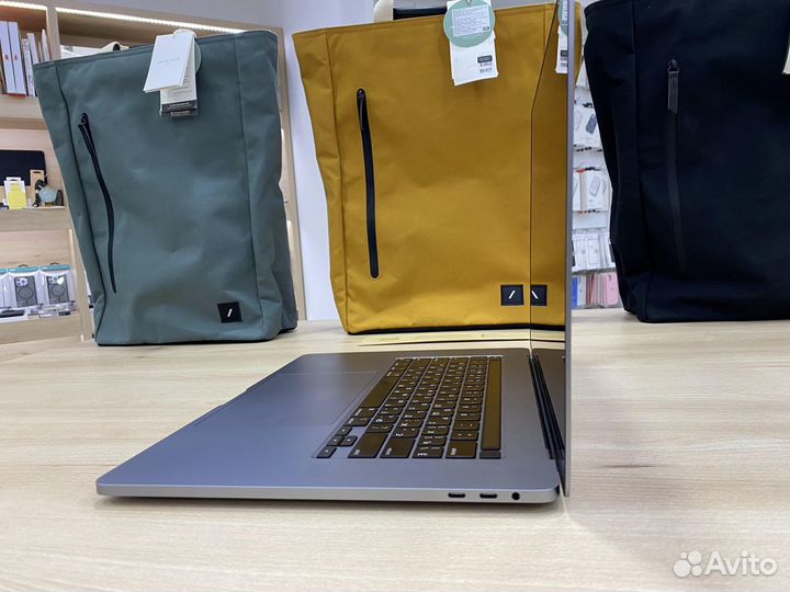 MacBook Pro 16 2019 i7 / 16Gb / 512Gb / 4Gb Video