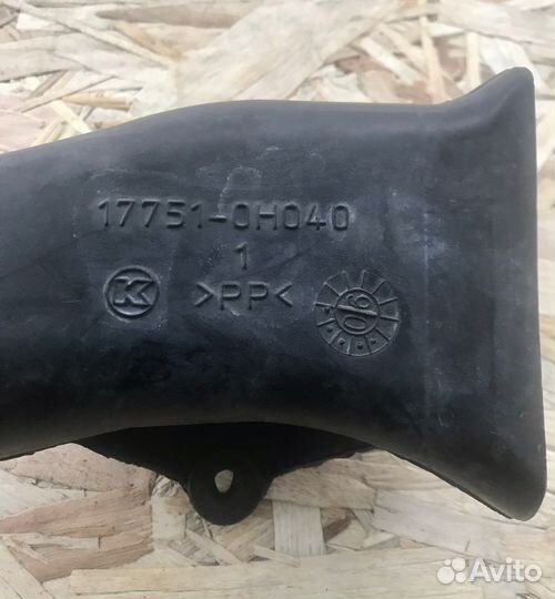 Воздухозаборник Тойота авенсис т250