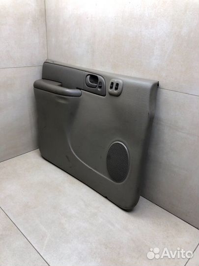 Обшивка двери передняя левая Dodge Caravan 4 EDZ