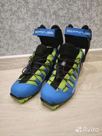 Лыжные ботинки