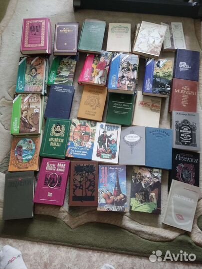 Различые книги в ассортименте
