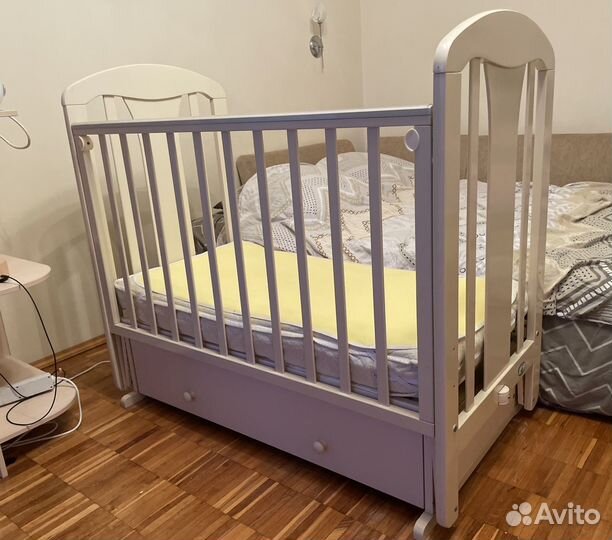 Детская кроватка с маятником и ящиком можга