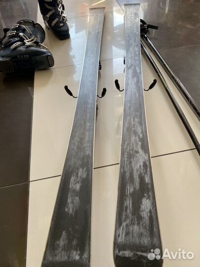 Горные лыжи и ботинки