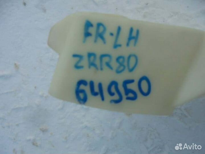 Крепление бампера переднее левое Toyota Voxy ZRR80