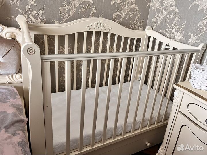 Детская кроватка с маятником гандылян