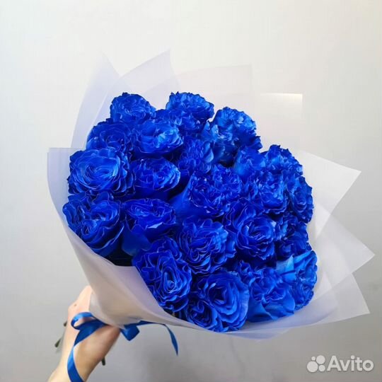 Свежий букет из 25 синих роз