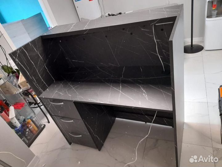 Стойка ресепшн