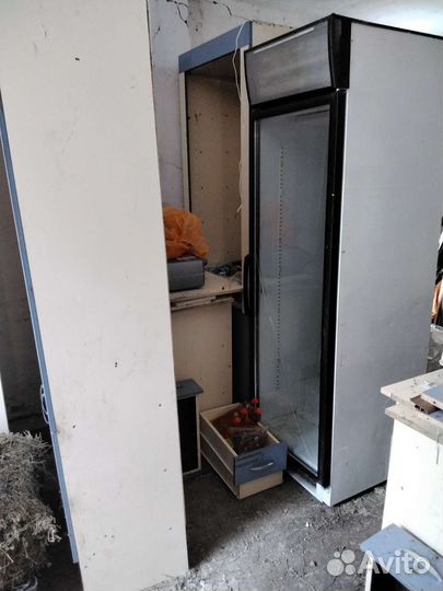 Холодильник витрина для напитков, и продуктов