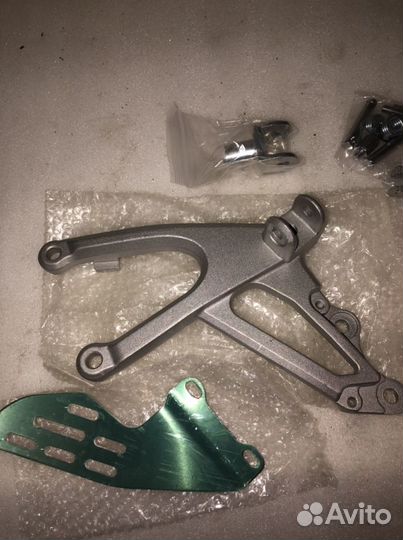 Комплект кронштейн подножки Yamaha R1 2007-2008