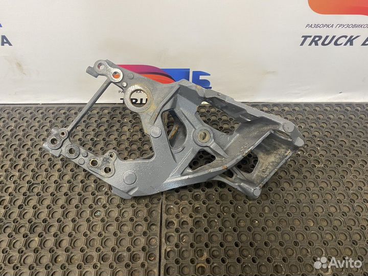 Кронштейн передней рессоры правый Daf XF106