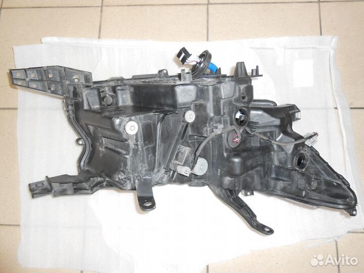 Фара левая Toyota Land Cruiser Prado 150