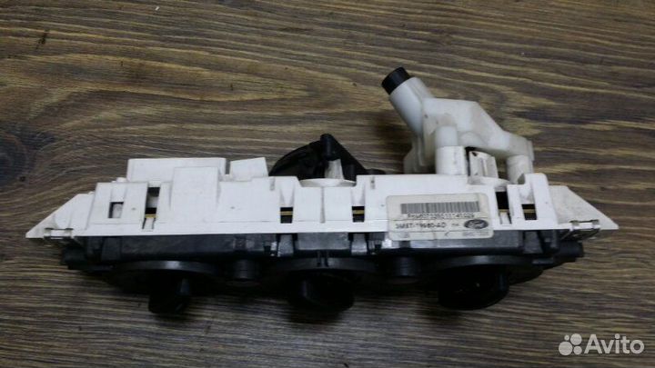 Блок управления печкой Ford Focus MK2 hxda 2005