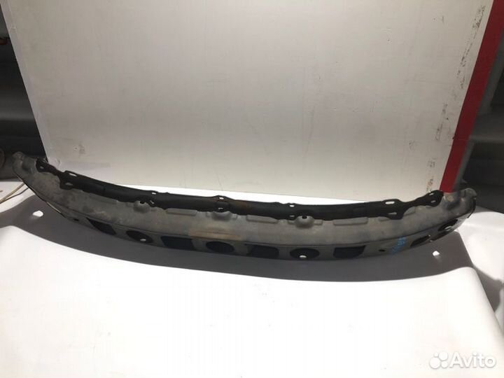 Усилитель бампера передний Toyota Vitz NCP95 2nzfe