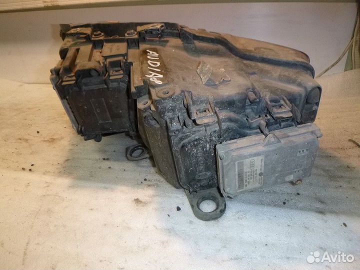 Фара правая audi A8 D3 2002