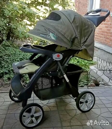 Коляска прогулочная всесезонная