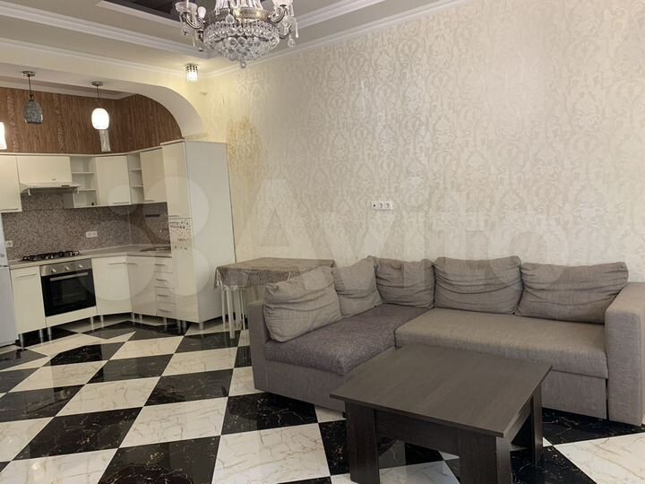 3-к. квартира, 90 м², 2/8 эт.