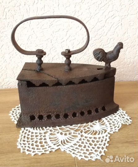 Старинный угольный утюг